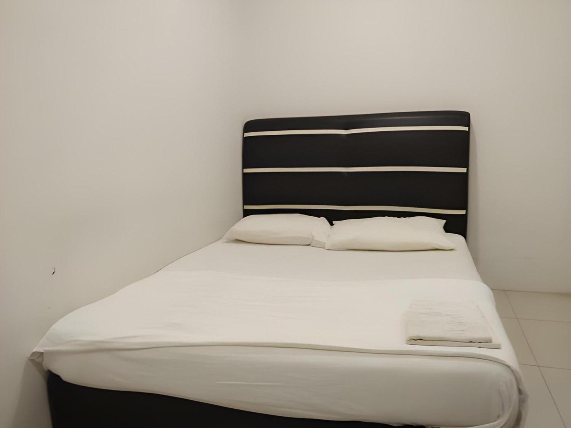 Oyo 90995 Hotel Nk Impian Сери-Искандар Экстерьер фото