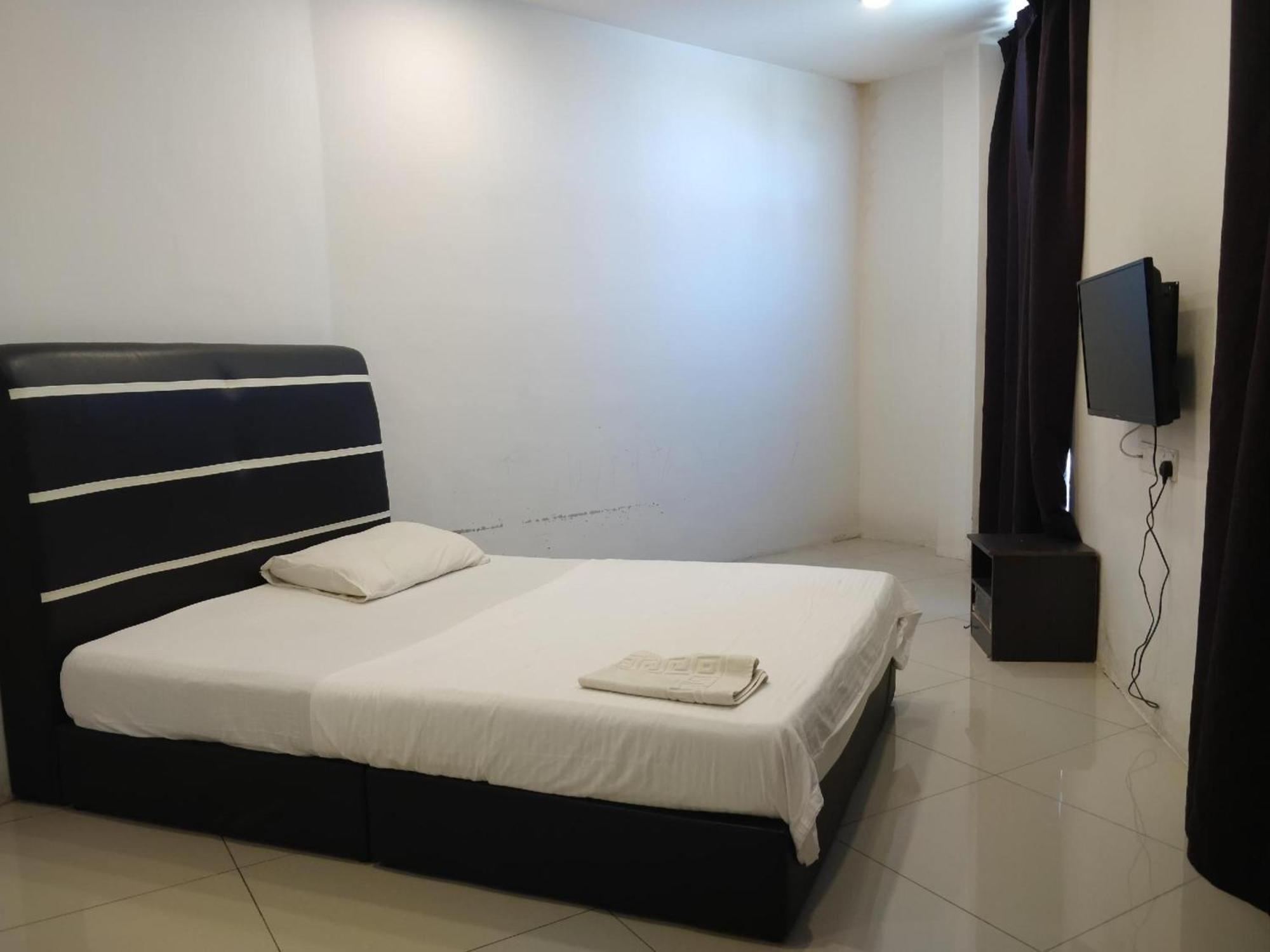 Oyo 90995 Hotel Nk Impian Сери-Искандар Экстерьер фото
