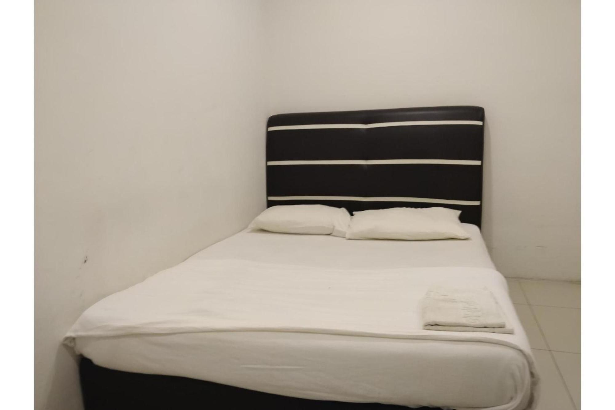 Oyo 90995 Hotel Nk Impian Сери-Искандар Экстерьер фото