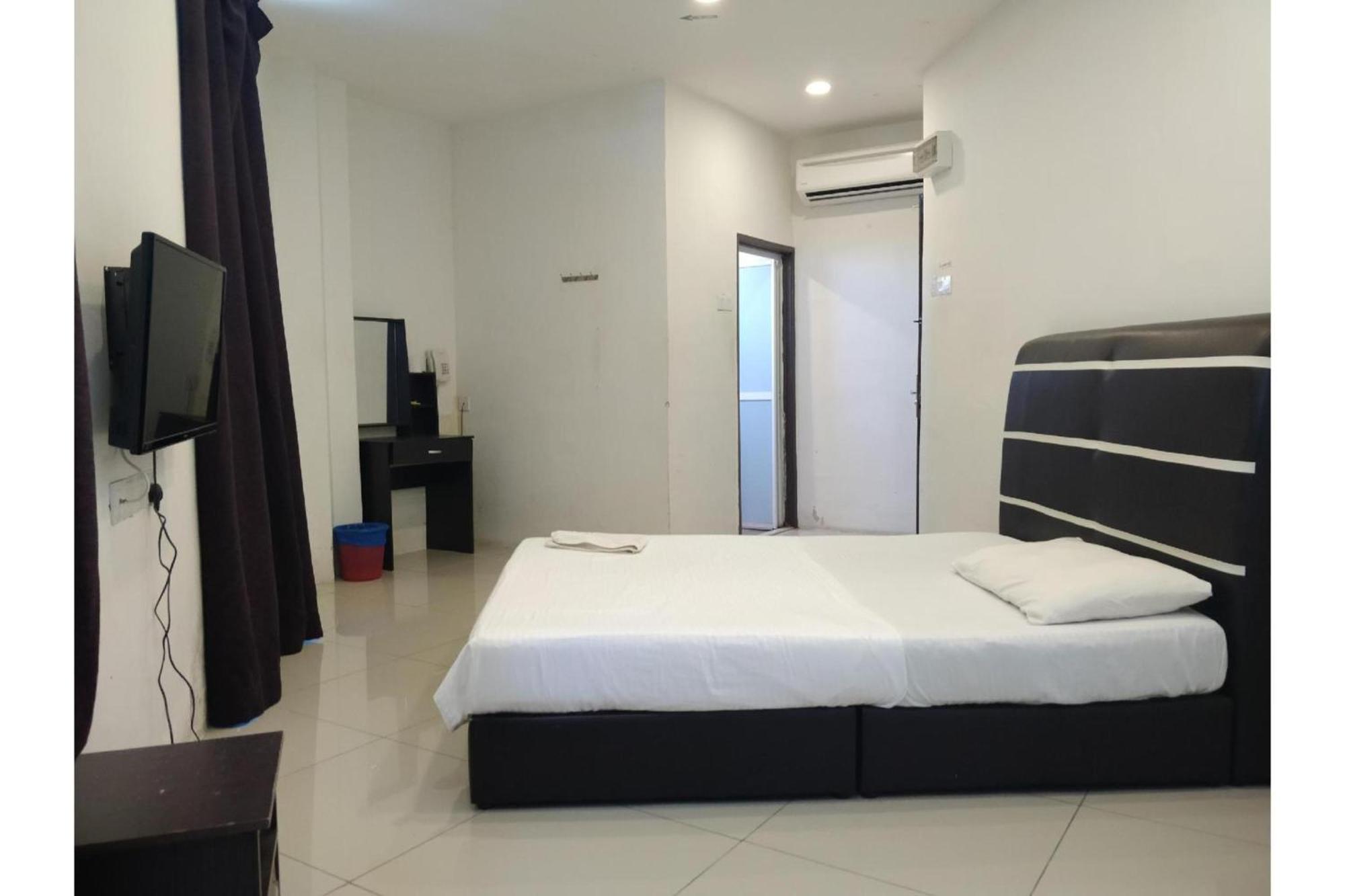 Oyo 90995 Hotel Nk Impian Сери-Искандар Экстерьер фото