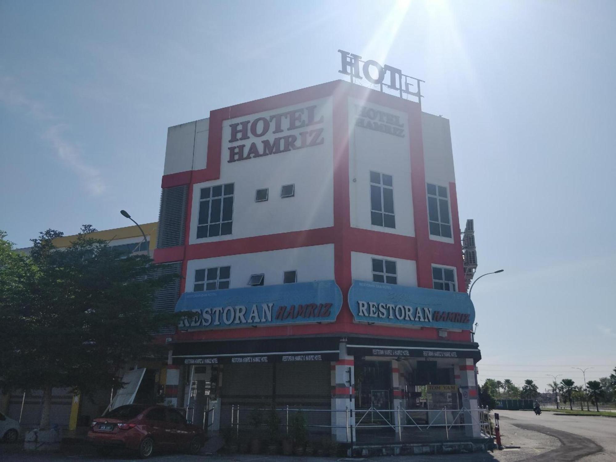 Oyo 90995 Hotel Nk Impian Сери-Искандар Экстерьер фото