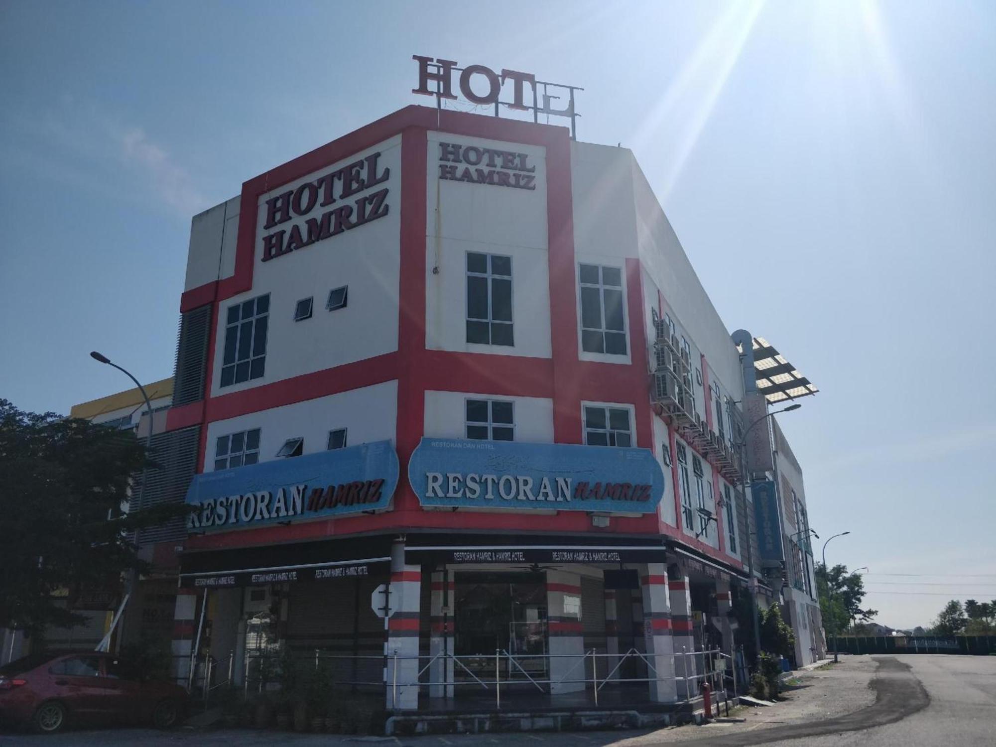 Oyo 90995 Hotel Nk Impian Сери-Искандар Экстерьер фото